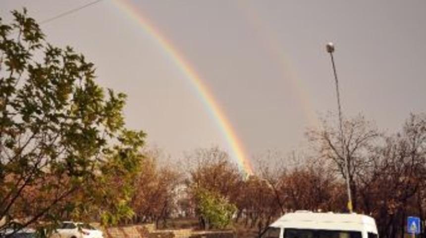 Şırnak'ta Aynı Anda İki G&ouml;kkuşağı Birden Belirdi