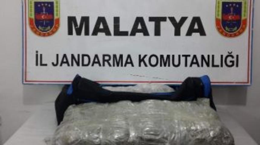 Tren Yolculuranın &Uuml;zierinde 10 Kilo Esrar &Ccedil;ıktı