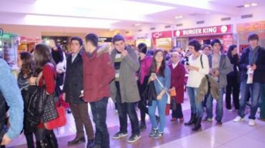 Mehmet Erdem, Yeşilyurt Avm&rsquo;de Hayranlarıyla Buluştu