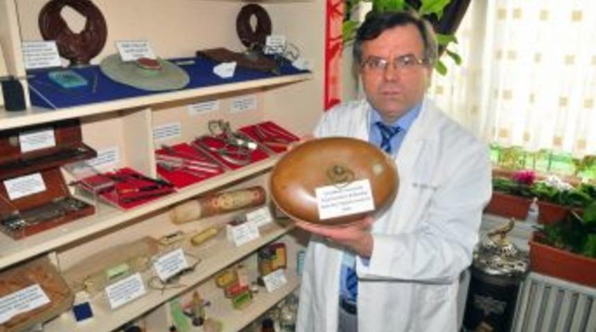 Muayenehanesini Tıp M&uuml;zesine &Ccedil;evirdi