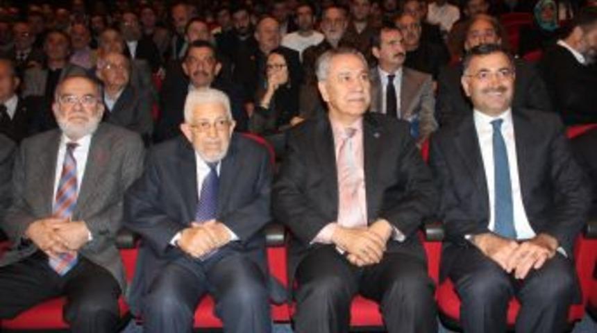 Arın&ccedil;: Recai Kutan, Geleceği Bize &Uuml;mitle Anlatarak Davamıza Bağladı