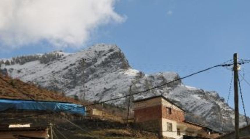 G&uuml;m&uuml;şhane&rsquo;de Y&uuml;ksekler Beyaza B&uuml;r&uuml;nd&uuml;