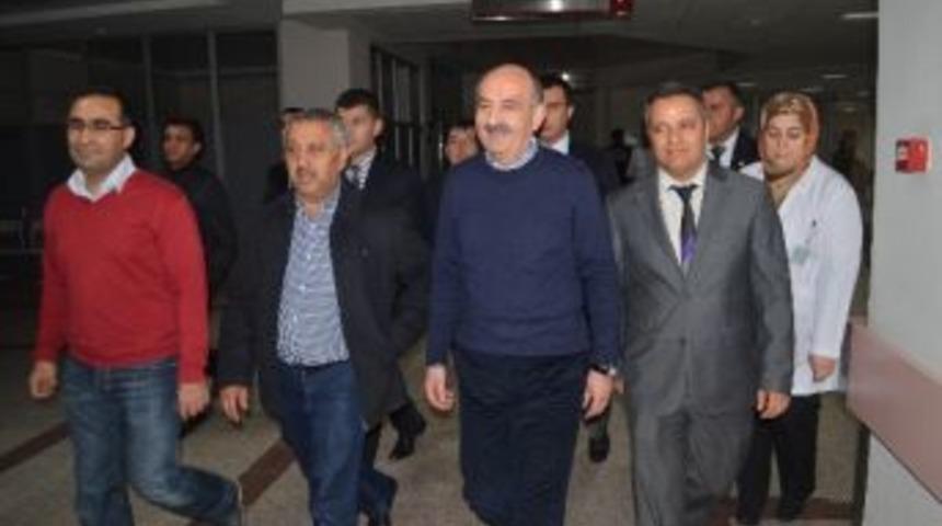 Bakan M&uuml;ezzinoğlu'ndan Hastaneye Gece Denetimi