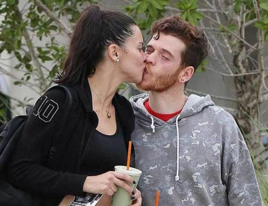 Aşkları t&uuml;m d&uuml;nyanın g&uuml;ndeminde! Peki aralarında ka&ccedil; yaş fark var?