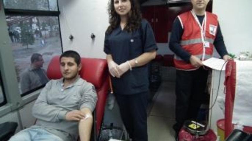 Muratlı&rsquo;da 32 &Uuml;nite Kan Toplandı