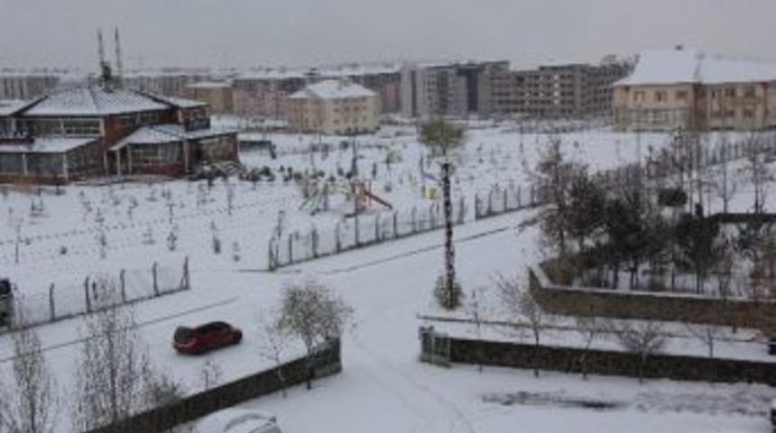 Kar Yağışı Erzurum&rsquo;da Hayatı Fel&ccedil; Etti