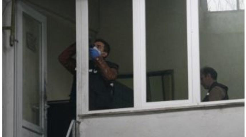 (&ouml;zel Haber) Alarm Sistemini Patlatıp &Ccedil;elik Kasayı &Ccedil;aldılar