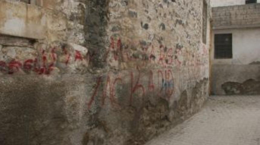 Duvara Yazılan Yazılar Tepki Topluyor