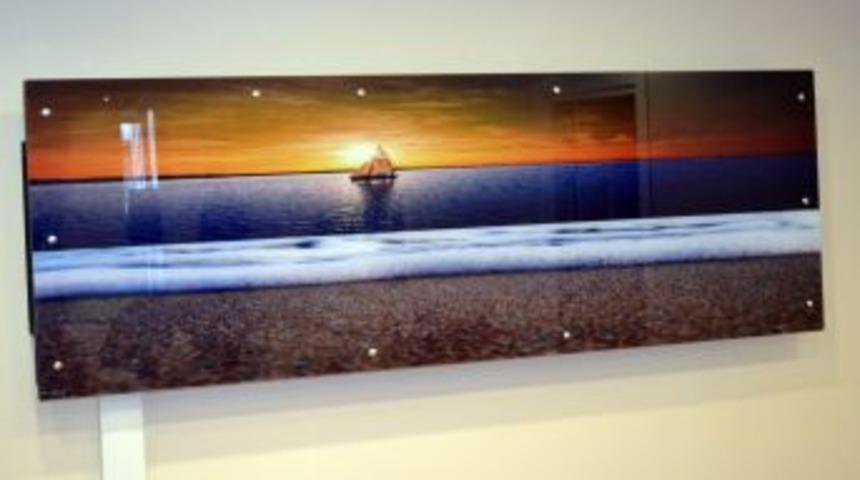 Tablo G&ouml;r&uuml;n&uuml;ml&uuml; Cam Radyat&ouml;r&uuml; Ile Y&uuml;zde 40-80 Tasarruf Vaat Ediyor