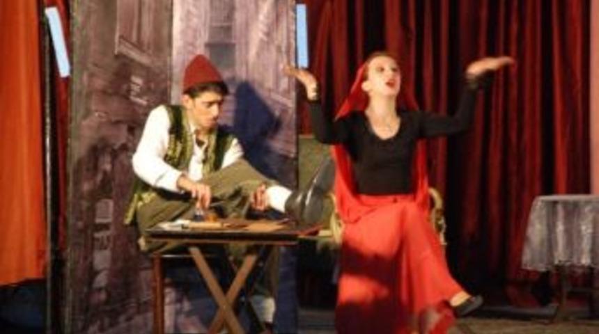 'bir Tatlı Huzur' Adlı Tiyatro G&ouml;sterimi Yapıldı