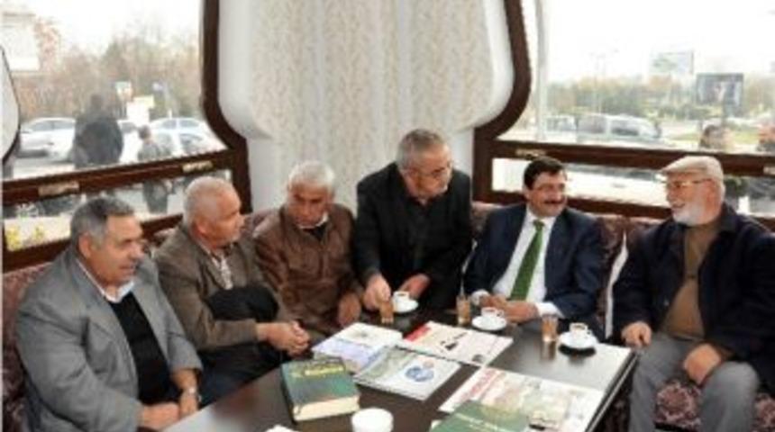 Başkan Ak'tan Komşular G&uuml;n&uuml;&rsquo;nde Sıcak Kahve Eşliginde Sıcak Sohbet