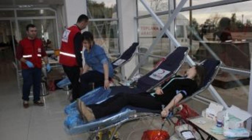 Giresun &Uuml;niversitesi &Ouml;ğrencilerinden Kan Bağışı