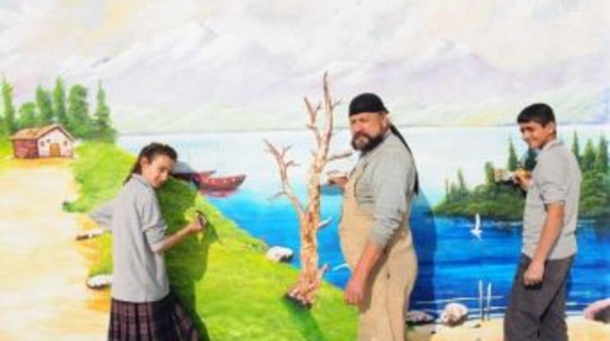 &Uuml;nl&uuml; Ressam Mustafa Dinletir Yeni Bir Rekor Peşinde