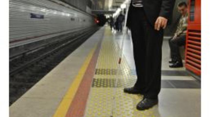 İzmir Metrosu Işitme Ve G&ouml;rme Engelliler I&ccedil;in Sistemlerini Devreye Soktu