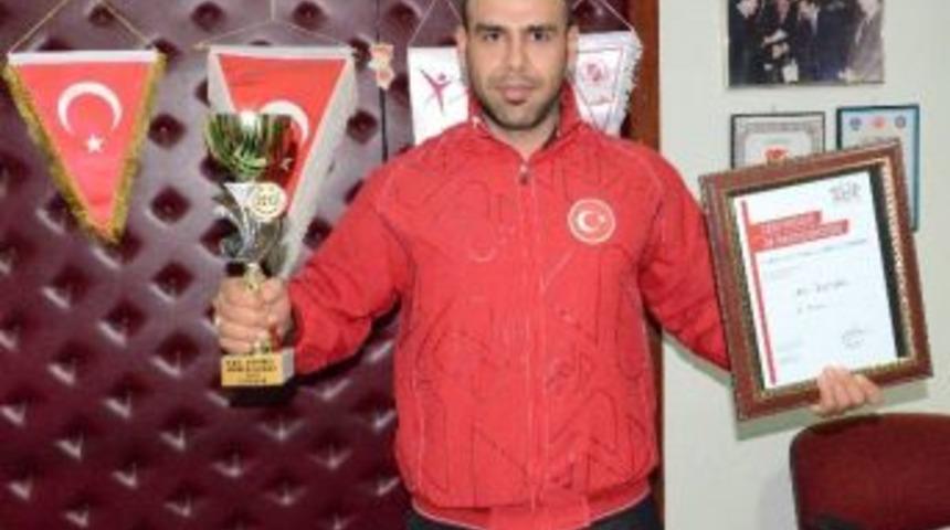 Ali &Ouml;zt&uuml;rk V&uuml;cut Geliştirme Ve Fitnesste D&uuml;nya 5. Oldu