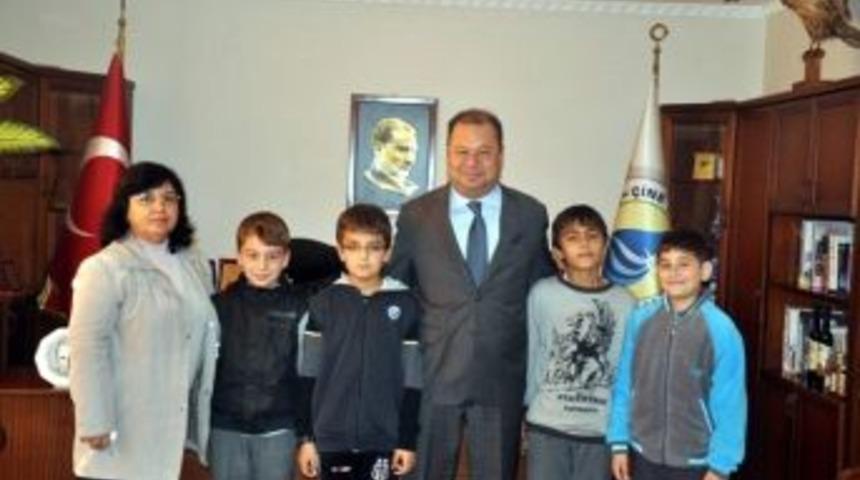 &Ouml;ğreciler Başkan Din&ccedil;er&rsquo;i Ziyaret Etti