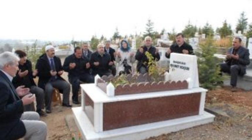 Başkan Mehmet Ko&ccedil;um Kabri Başında Anıldı