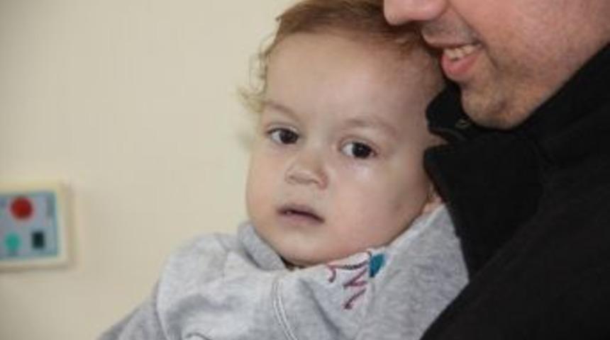 Kalbi Delik Minik Tana T&uuml;rkiye'de Ameliyat Olacak