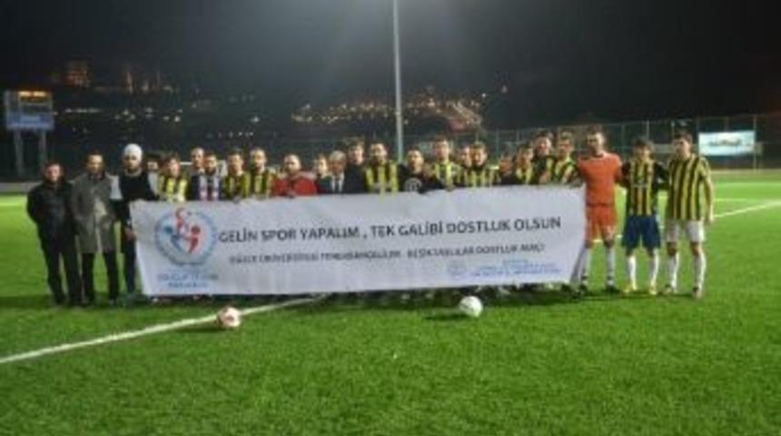 Derbi &Ouml;ncesi Beşiktaş Ve Fenerbah&ccedil;e Taraftarları Karşı Karşıya Geldi