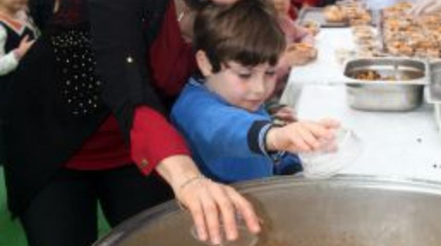 Bur&ccedil; Anaokulu'nun Hamaratları Aşure Yaptı