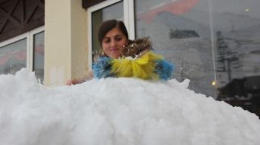 Erzurum Kent Merkezinde Kar Kalınlığı 5 Santimetreye Ulaştı