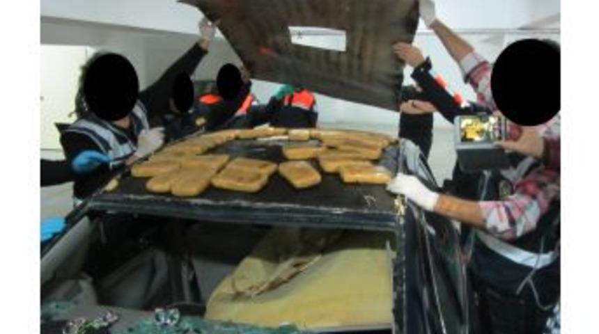 İran&rsquo;dan Arnavutluk&rsquo;a Eroin Sevkiyatı İzmir&rsquo;de Engellendi