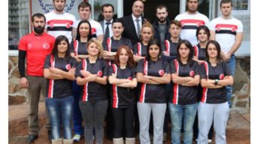 Ragbi Kul&uuml;b&uuml;nden M&uuml;d&uuml;r &Ouml;zyurt'a Ziyaret