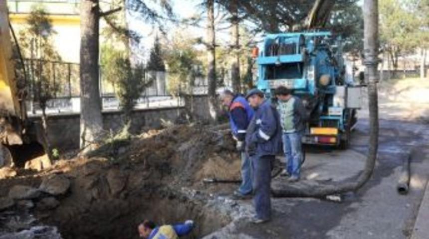 Belediyeden 4 Eyl&uuml;l İlk&ouml;ğretim Okulu&rsquo;na Bakım