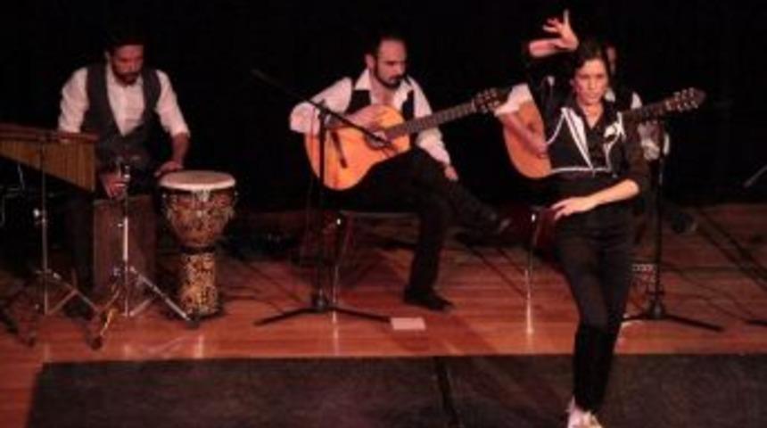 &Ccedil;sm&rsquo;de Flamenko R&uuml;zgarı Esti