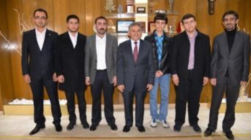 Kadirhas Anadolu Lisesi İle Milli T&uuml;rk Talebe Birliği Teşekk&uuml;r İ&ccedil;in Melikgazi'de