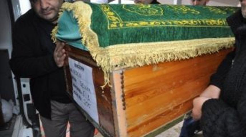 Eşi Tarafından &Ouml;ld&uuml;r&uuml;len Kadın Defnedildi