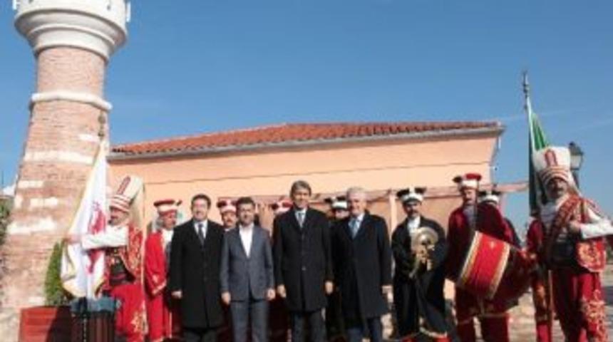 K&uuml;llerinden Doğan Piri Mehmet Paşa Camii, Cuma Namazıyla İbadete A&ccedil;ıldı