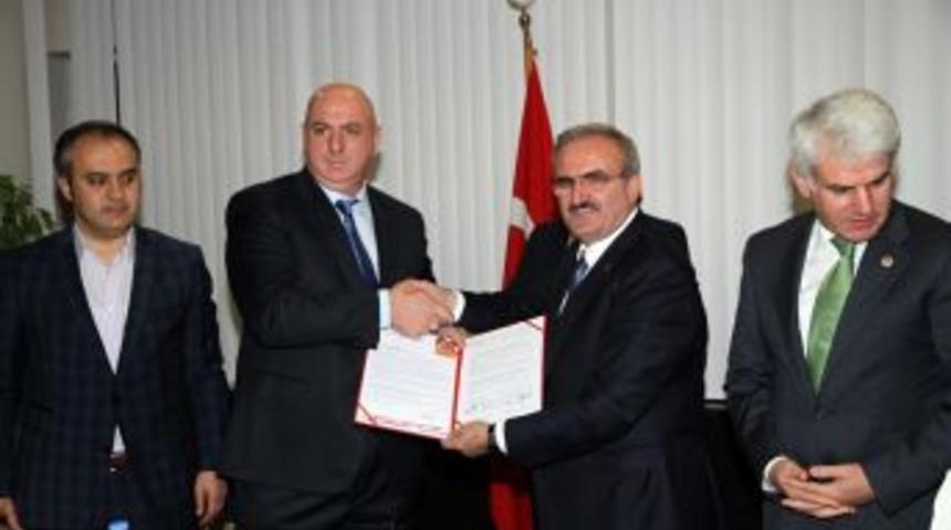 &Ouml;len Yakınlarının Anısını Okul Ve Spor Salonunda Yaşatacak