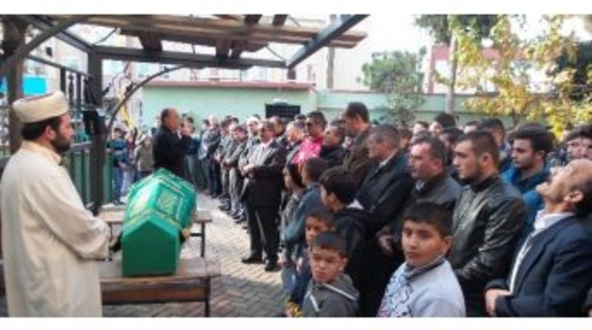 Cenazesi Musalla Taşı Yerine Okul Sırasına Konuldu