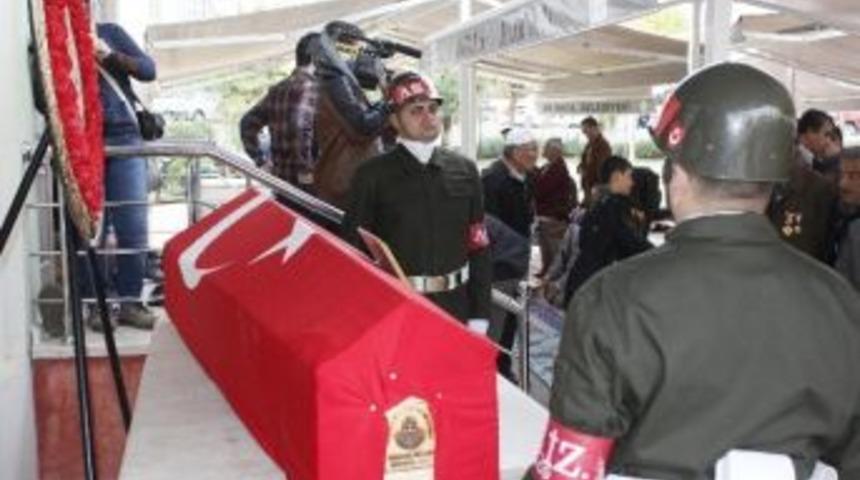 Komşusunun &Ouml;ld&uuml;rd&uuml;ğ&uuml; Kore Gazisi Toprağa Verildi