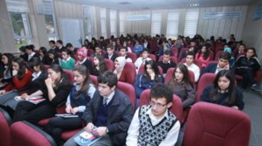 Bozok &Uuml;niversitesi Rekt&ouml;r&uuml; Rekt&ouml;r&uuml; U&ccedil;ar, Yozgat Anadolu Lisesi &Ouml;ğrencilerinin Konuğu Oldu