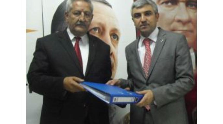 &Ouml;ğretmenlikten Istifa Etti, Aday Adaylığını A&ccedil;ıkladı.