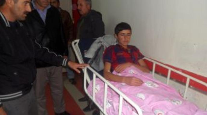 &Ouml;ğrenci Servisi Ile &Ouml;ğretmenleri Taşıyan Minib&uuml;s Kafa Kafaya &Ccedil;arpıştı: 25 Yaralı