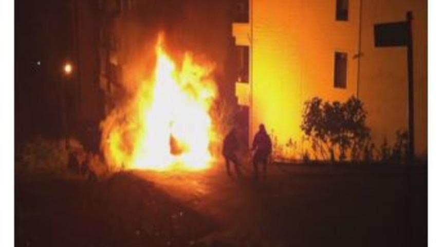 Alev Topuna D&ouml;nen Ara&ccedil; Mahalleliye Korkulu Anlar Yaşattı