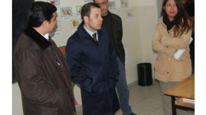 Kaymakam Arık Y&uuml;cebağ İMKB Ortaokulu'nda Incelemelerde Bulundu