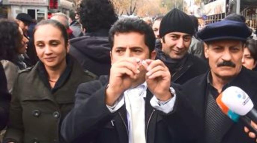 Dershane &Ouml;ğretmenleri Eylemde Tebeşir Kırdı