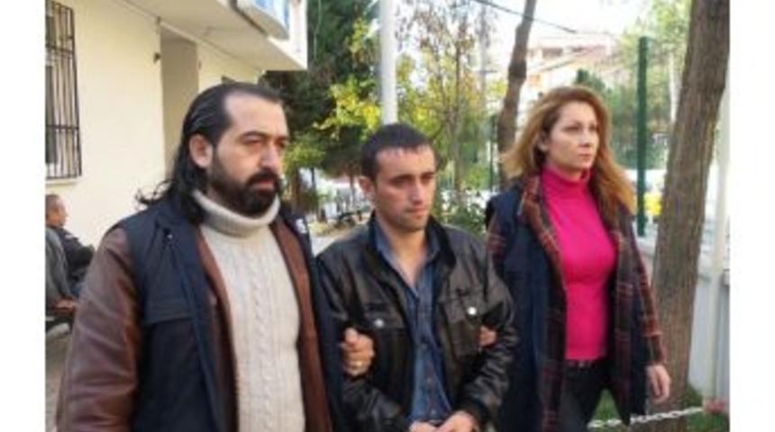 Firari Minib&uuml;s S&uuml;r&uuml;c&uuml;s&uuml; Pendik&rsquo;te Yakalandı