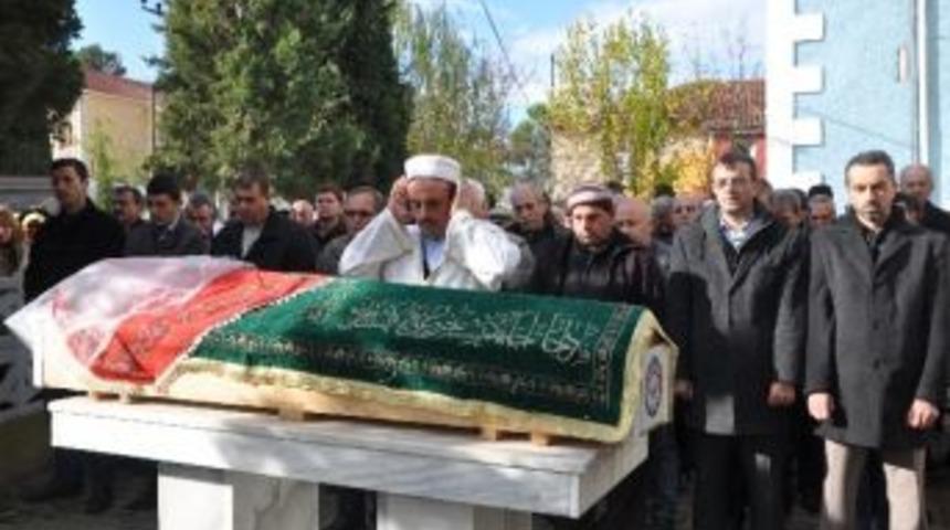 Dereye D&uuml;şen Otomobilde Can Veren 2 Gen&ccedil; Son Yolculuğuna Uğurlandı