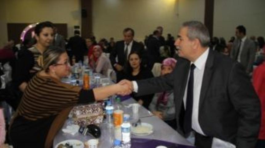 Demirtaş: &ldquo;her G&uuml;n B&uuml;y&uuml;yen Bir Aileyiz"