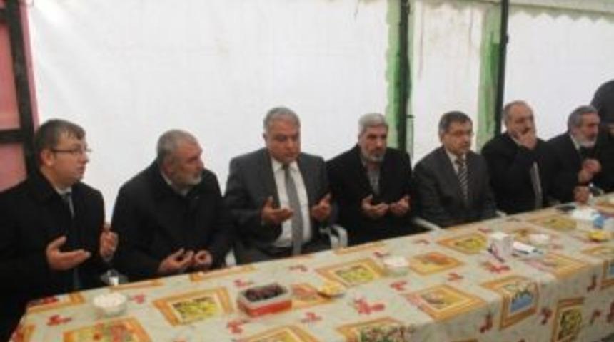 Vali Tekinarslan Kanaat &Ouml;nderinin Taziye Ziyaretine Katıldı