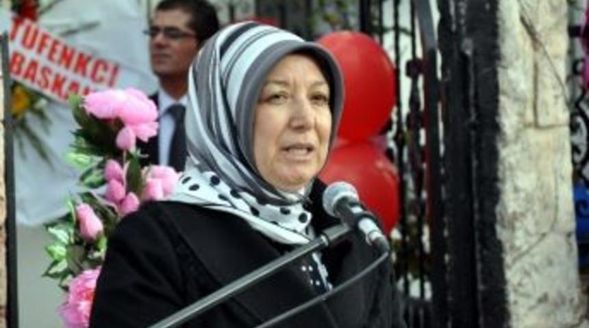 Eşi Adına Gen&ccedil;lik Merkezi Yaptırdı