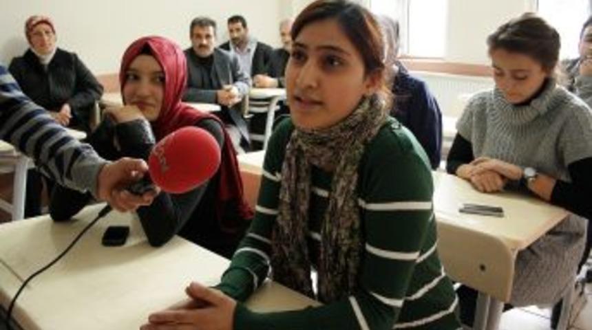 Kağızmanlı Kız &Ouml;ğrenciler: Kız &Ccedil;ocukları K&uuml;&ccedil;&uuml;k Yaşta Gelin Olmasın