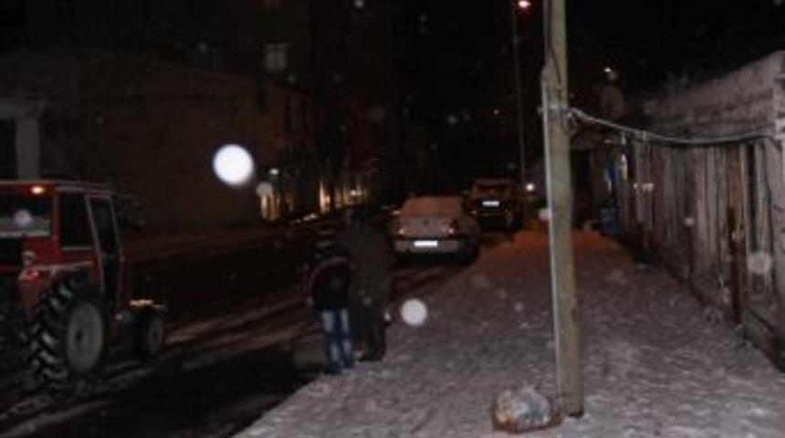 &Ccedil;ıldır'da Kar Yağışı Etkisini S&uuml;rd&uuml;r&uuml;yor