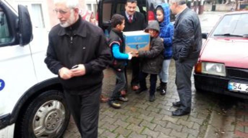 &Ouml;ğrenciler, Topladıkları Har&ccedil;lıklarını Yardıma Muhta&ccedil;lara Dağıttı