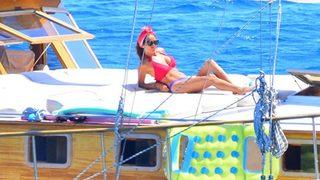 Güzide Duran tekne turunda 